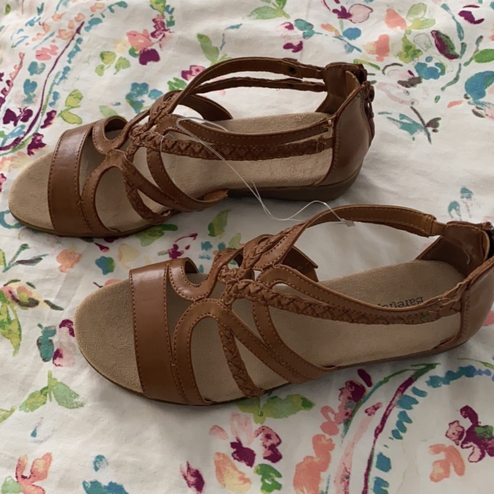 Bare traps shoes